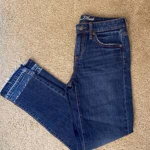 Universal Thread Women's Mid-Rise Boyfriend Jeans Blue Medium Wash Size 00/24R